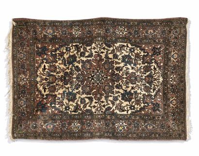 Tapis Téhéran, centre de la Perse, vers 1930-1940
Chaîne...