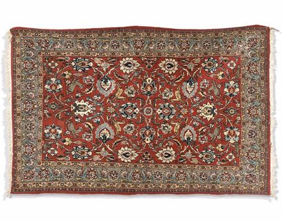 Tapis Ghoum, centre de la Perse, vers 1930-1950
Chaîne...