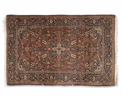 Tapis Keschan, centre de la Perse, vers 1930-1940
Chaîne...