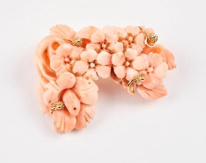 Broche en or jaune (800) à morceau de corail...