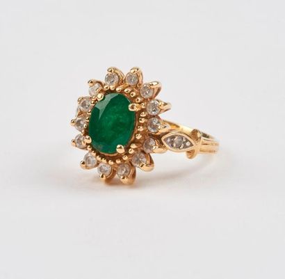 Bague marguerite en or jaune (750) centrée...