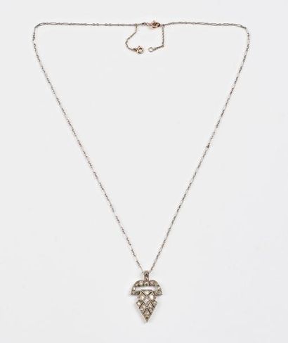 Pendentif en or gris (750) et platine (850)...