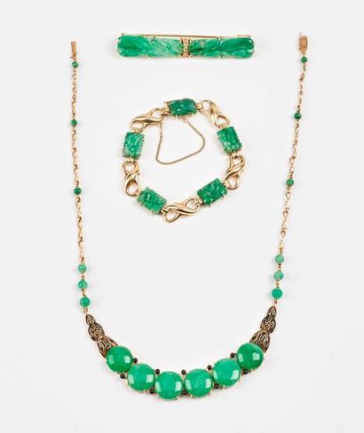 Ensemble de bijoux en or jaune (585) et jade...