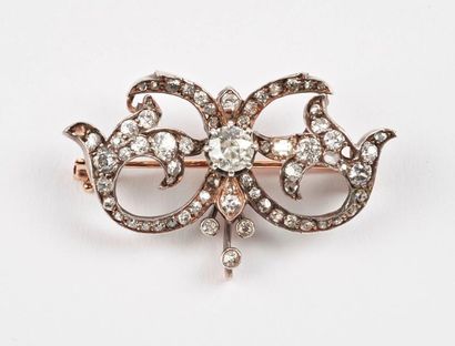 Broche en or jaune (585) et argent (800)...