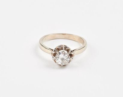 Bague solitaire en or gris (750) et platine...