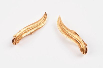 Paire de clips d'oreille en or jaune (750)...