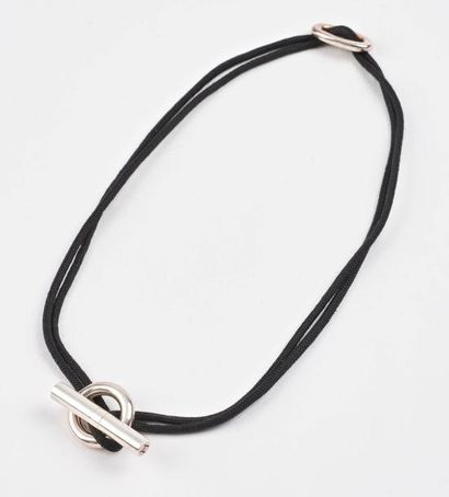HERMES PARIS, Skipper


Ras de cou. 

Cordon...