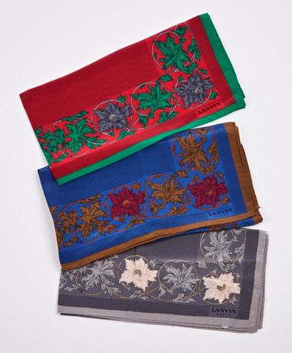 LANVIN


Trois carrés en soie imprimée à...