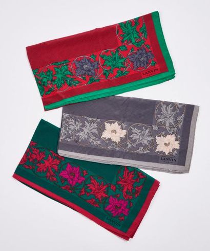 LANVIN


Trois carrés en soie imprimée à...