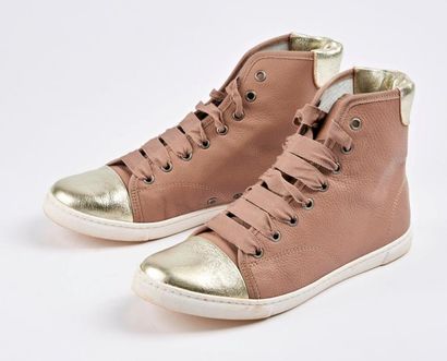 LANVIN


Paire de baskets montantes en cuir...