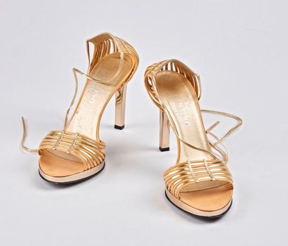 Valentino GARAVANI


Paire de sandales à...