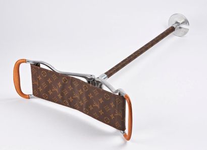 LOUIS VUITTON


Canne siège de golf en acier,...