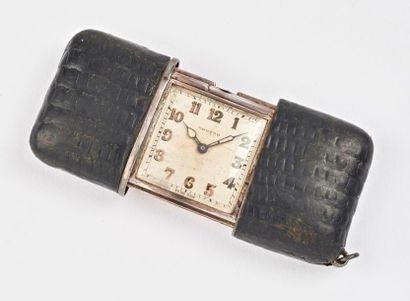 MOVADO


Pendulette de voyage en argent (935)....