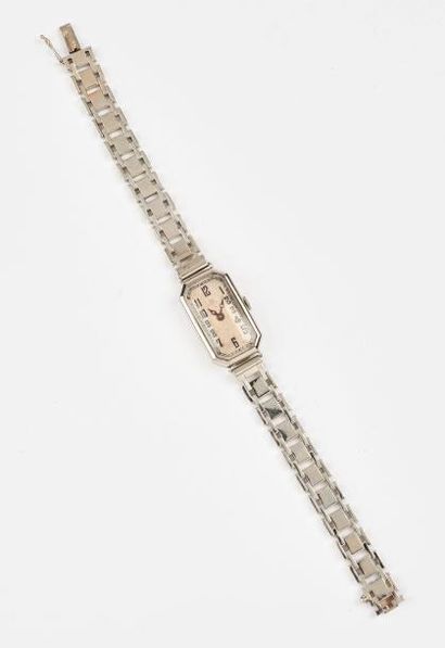 OMEGA


Montre bracelet de dame en or gris...