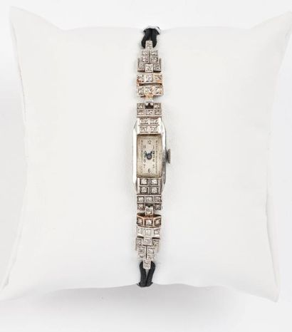 Montre bracelet de dame en platine (850)....