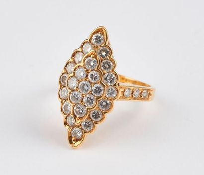 Bague marquise en or jaune (750) ornée de...