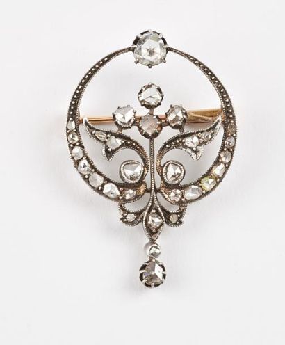 Broche en or jaune (750) et argent (925)...