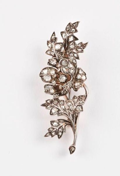 Broche en or jaune (750) et argent (925)...