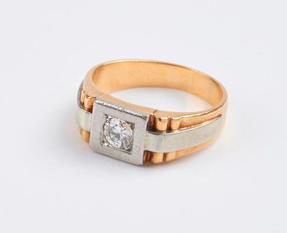 Petite bague chevalière en or jaune (750)...