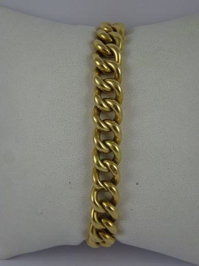 Bracelet gourmette en or jaune (750). Fermoir...