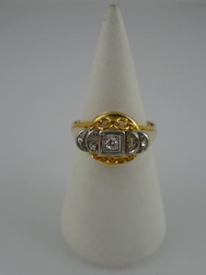 Bague en or jaune (750) et platine (950)...
