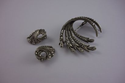 Broche et paire de clips d'oreilles à volutes...