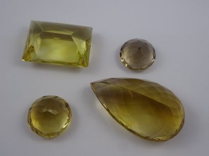 Lot de importants quartz jaunes ou fumés...