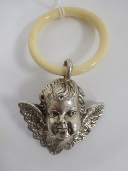 Hochet en forme de tête d'ange ailé en argent...