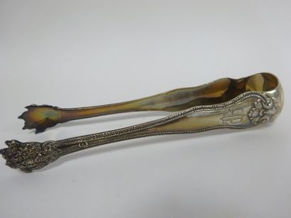Pince à sucre en argent (950) de forme violonée...