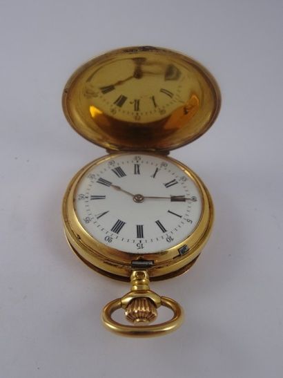 Montre de col en or jaune (750). 

Deux couvercles...
