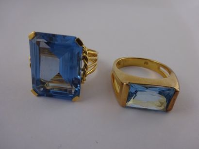 Bague en or jaune (750) ornée d'une pierre...