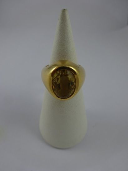 

Bague chevalière en or jaune (750) sertie...
