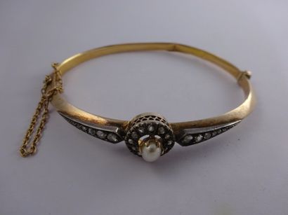 Bracelet rigide ouvrant en or jaune (750)...