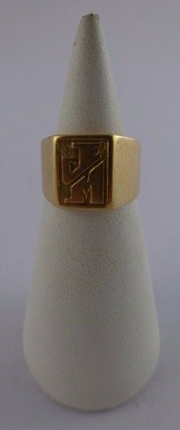 

Petite bague chevalière en or jaune (750)...