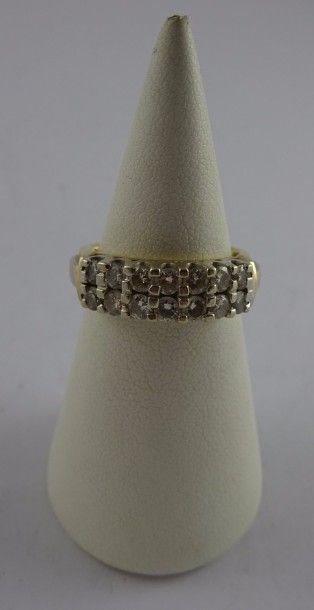 Bague en ors jaune et gris (750) ornée de...