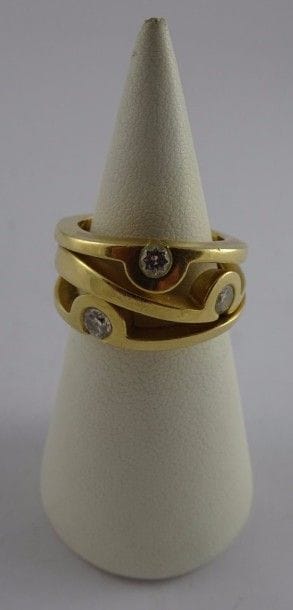 

Bague en or jaune (750) ajouré ornée de...