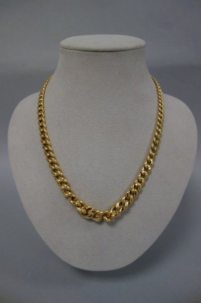 Collier en or jaune (750) à maillons gourmette...