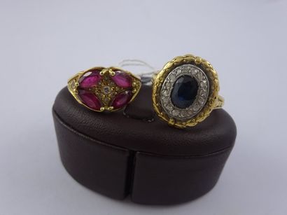 Lot comprenant : 

- une bague en or jaune...