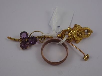 

Lot en or jaune (750) comprenant :

- une...