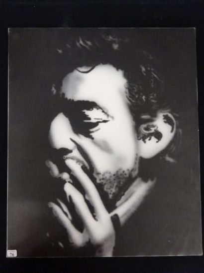 FYRZÉ (1974)


Portrait de Serge Gainsbourg.

Aérosol...