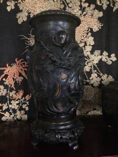 INDOCHINE


Paire de vases en bronze patiné...