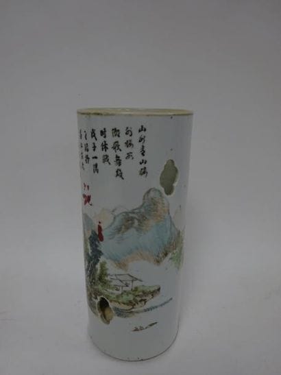 CHINE


Porte-chapeau cylindrique en porcelaine...