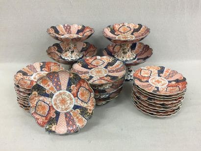 JAPON


Partie de service à gâteaux en porcelaine...