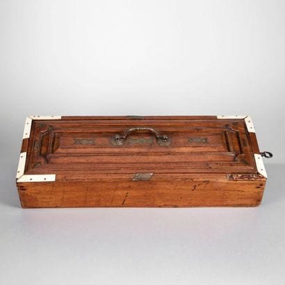 INDE


Boîte de changeur en bois. 

Couvercle...