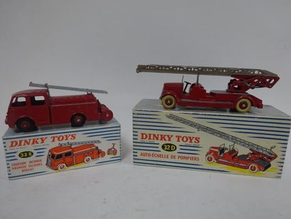 2 Dinky Toys: 

- 32D: Auto échelle de pompiers.

Boîte...