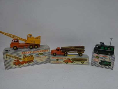 Lot de trois Dinky Supertoys : 

-36A: Tracteur...
