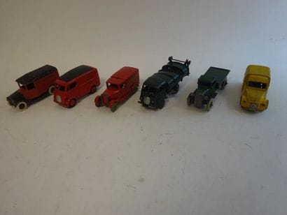 Collection de 6 Dinky Toys : 

- 25 g : Camion...