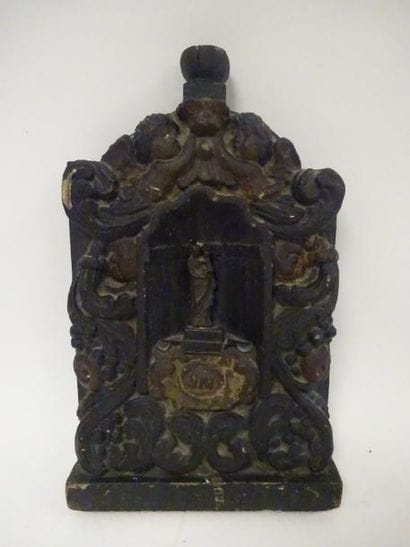 Petit autel de foyer dédié à la Vierge.

Bois...