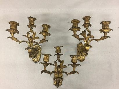 Suite de six appliques en bronze doré à un...
