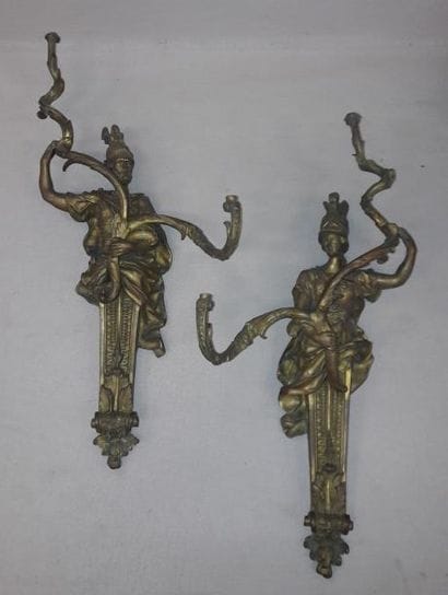 Paire d'appliques en bronze doré à deux bras...